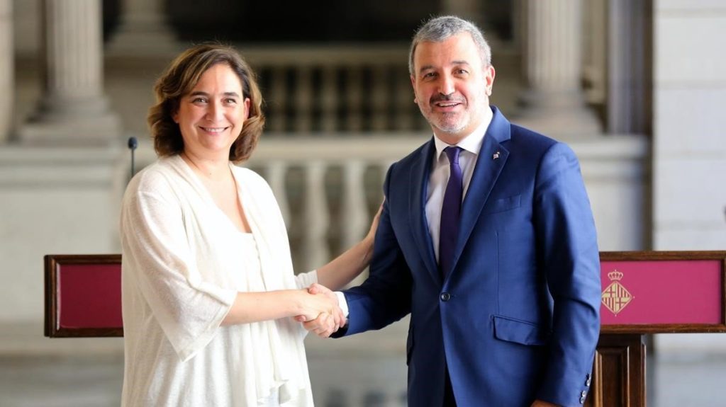 L'alcaldessa Ada Colau i Jaume Collboni després de presentar l'acord de govern. Danny Caminal/El Periódico