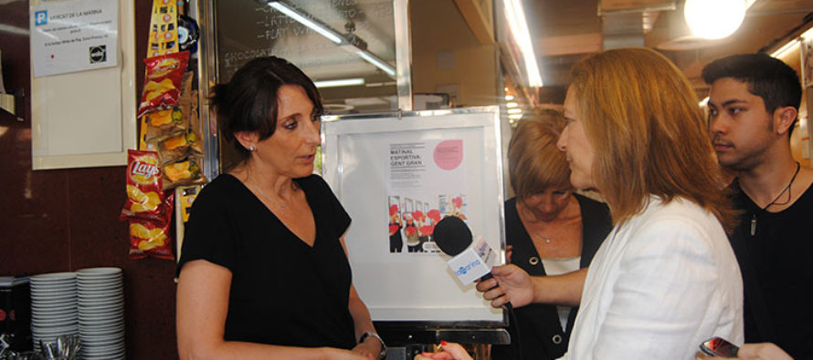 Carina Mejías rep les preocupacions sobre el transport públic i els comerciants del Mercat de la Marina