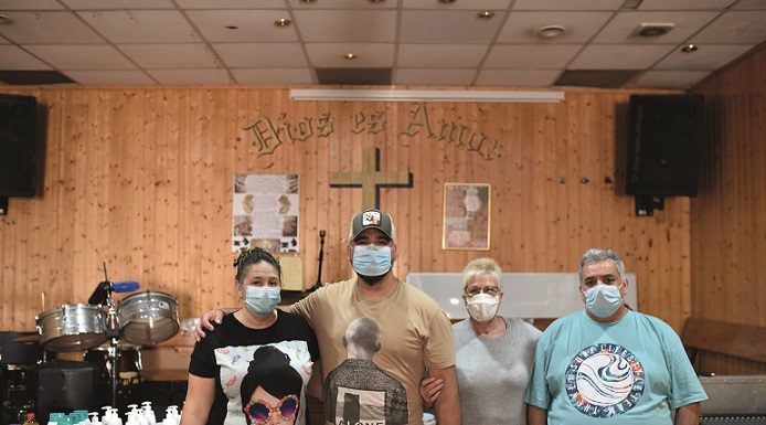 Les entitats associatives del barri han organitzat els i les veïnes creant xarxes de solidaritat