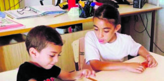 Aprenentatge entre iguals, l’escola Pau Vila treballa l’intercicle