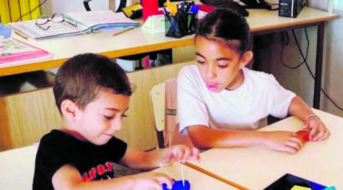 Aprenentatge entre iguals, l’escola Pau Vila treballa l’intercicle