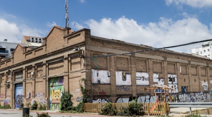 L’ajuntament de Barcelona aprova el Conveni per cedir Can Batlló com espai veïnal i autogestionat