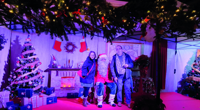 El Pare Noel va visitar el barri de la Marina de la mà dels comerciants…