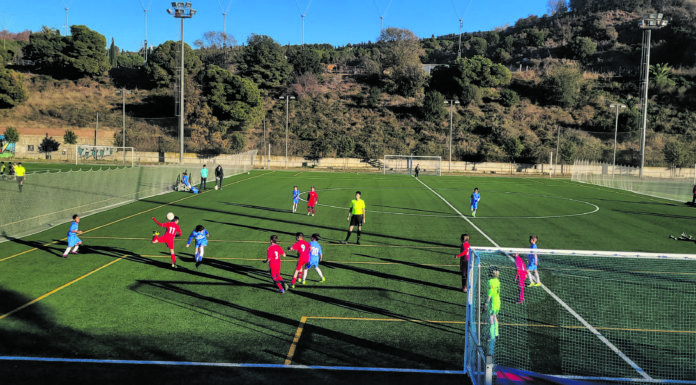 Mantes, somriures i futbol: El torneig solidari de l’EFA Pedraza