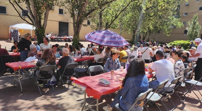 El centre de dones Àncora organitza un diumenge de paella amb havaneres i rom cremat Festa centre de dones Àncora