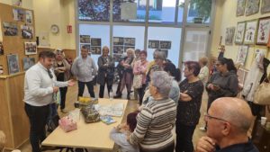 L’alcalde de Cabra del Santo Cristo visita María Ortega