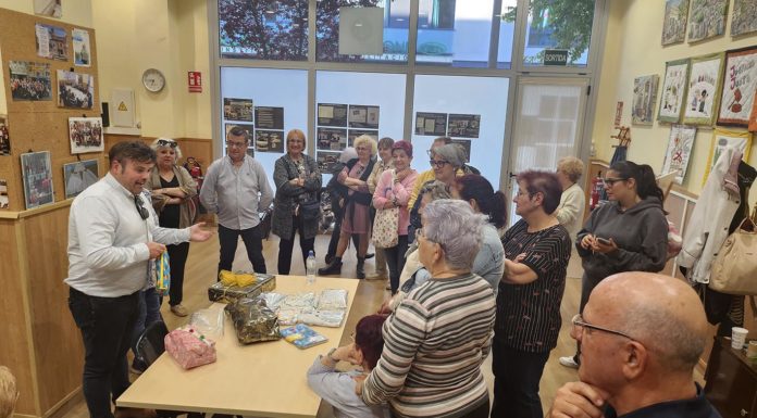 L’alcalde de Cabra del Santo Cristo visita María Ortega