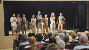 Dansa per mirar el món des d’un altre lloc