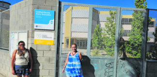 Famílies de l’Enric Granados denuncien la retirada de la figura de suport social a l’inici de curs