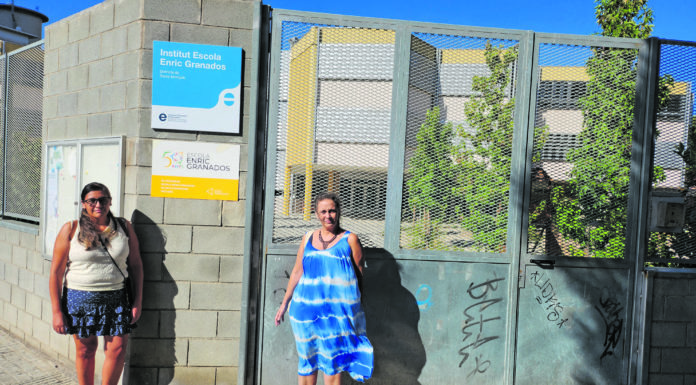 Famílies de l’Enric Granados denuncien la retirada de la figura de suport social a l’inici de curs