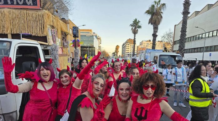 La Marina vibra amb la rua de Carnestoltes