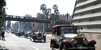 El Ral·li Internacional de Cotxes d’Època es deixa veure per la Plaça Cerdà