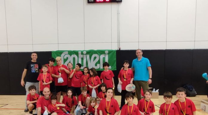 Els infants del barri de la Marina vibren de valentamb el Torneig de tamborí