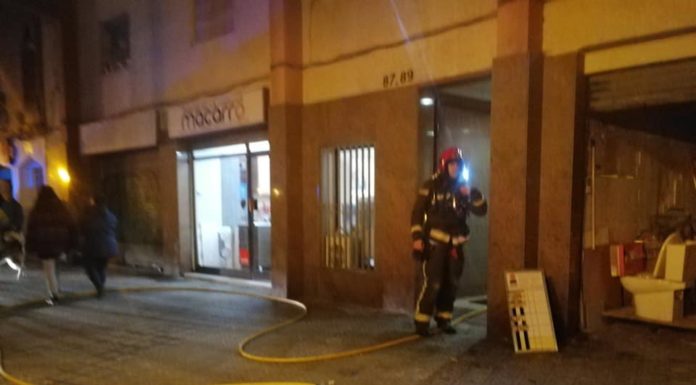 Incendi a la cuina d’un habitatge al carrer Ferrocarrils Catalans