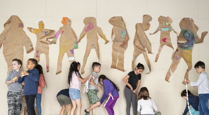 Els centres educatius de la Marina es reforcen amb projectes artístics