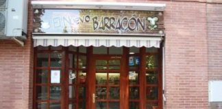 Últim dia de servei de “El Barracón”, un bar històric a Cases Barates