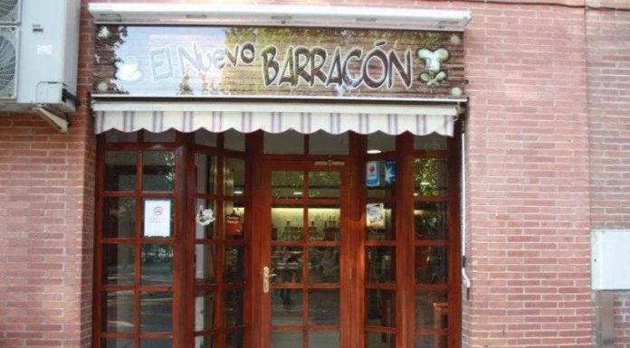 Últim dia de servei de “El Barracón”, un bar històric a Cases Barates