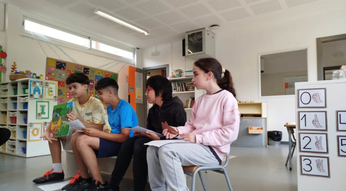 Quan els grans expliquen contes als petits