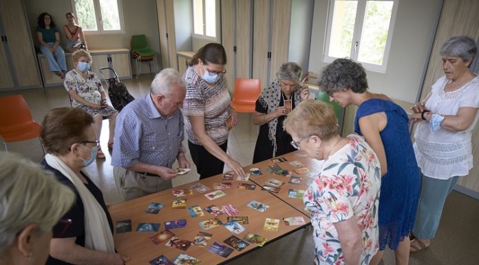 Un Aula on la gent gran comparteix i aprèn