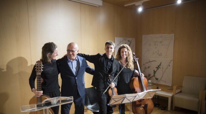 El recital de poesia de Josep Maria Pérez omple la Biblioteca Francesc Candel