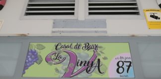 El Casal la Vinya impulsa un mural amb veins i veïnes com protagonistes