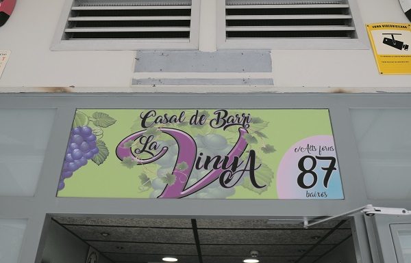 El Casal la Vinya impulsa un mural amb veins i veïnes com protagonistes