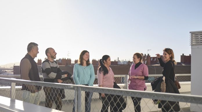 “Un poble vertical enmig de la ciutat”