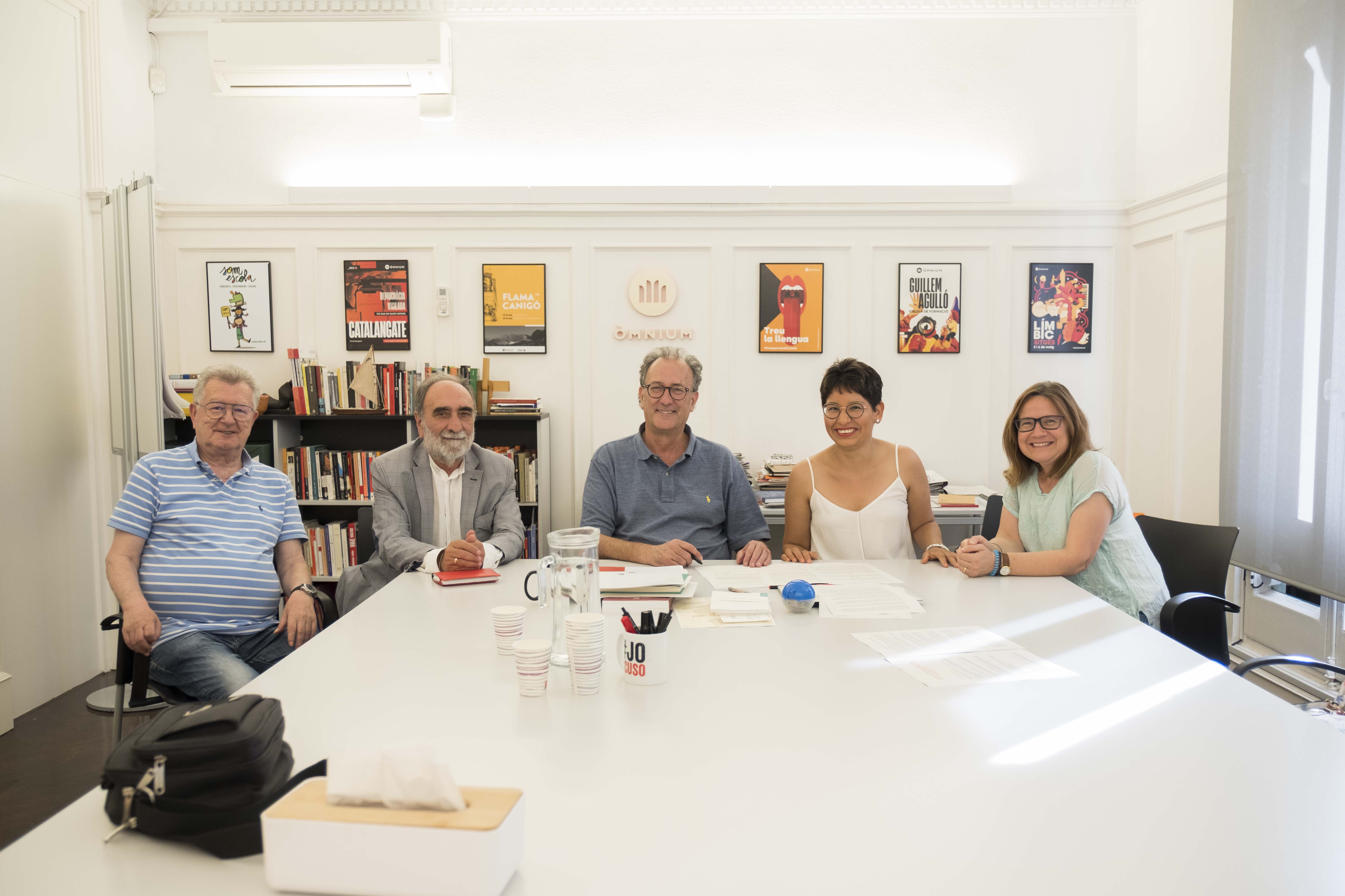 <strong>L’AMCL i Òmnium Sants-Montjuïc signen un acord de col·laboració en suport a la cultura, la llengua i la cohesió social