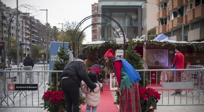 El Pare Noel aprofita el Xmas Market per fer les últimes compres de Nadal