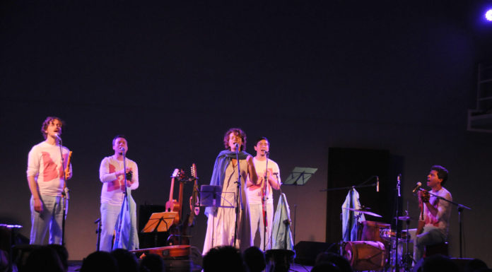 Homenatge a Víctor Jara i Violeta Parra a càrrec de Rusó Sala i el grup Sakapatú