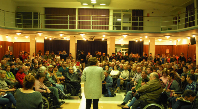 Ada Colau afronta les demandes veïnals de la Marina