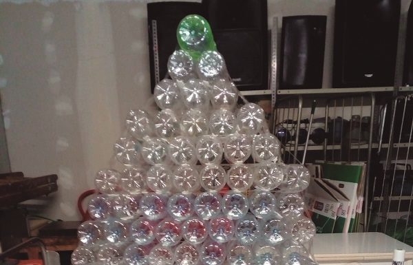 Al Polvorí l’arbre de Nadal encara està en procés