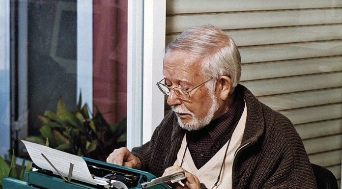 El Parlament commemora el naixement de Paco Candel