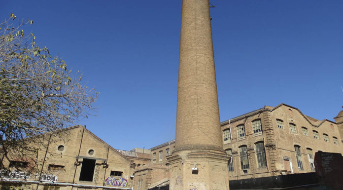 Apareix un home mort a les obres d’un edifici de nova construcció a Can Batlló Can Batlló