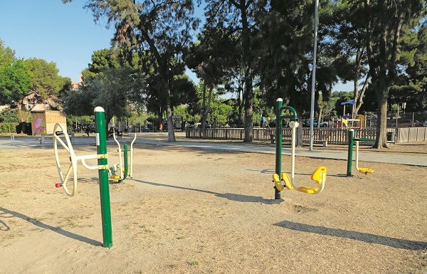 El circuito de Calistenia en nuestro barrio, entre plataneros, palmeras y pinos