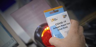 “Les farmàcies hem acabat pagant la diferència dels preus dels tests perquè la regulació va arribar tard”