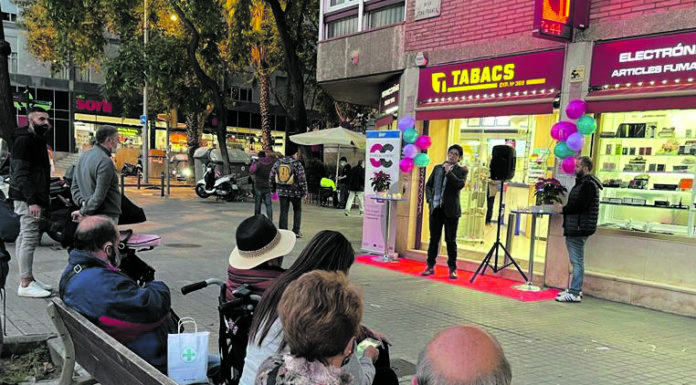 Òpera en el comerç de proximitat de la Marina