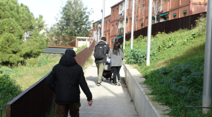 “Som al Monte Calvario, hem de fer 150 escales amb la compra a la mà”, es queixen veïns de El Polvorí