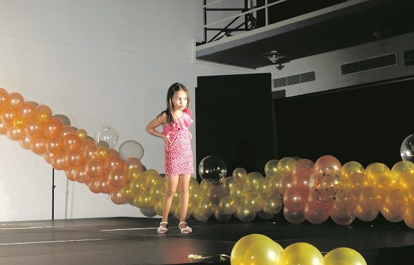 Un taller promou joves dissenyadores gitanes del barri