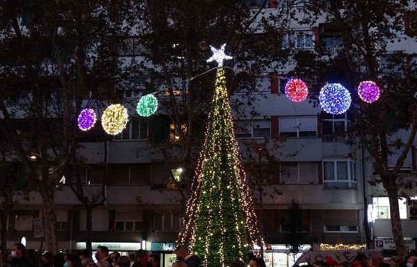 L’encesa de l’arbre dona el tret de sortida a les festes de Nadal
