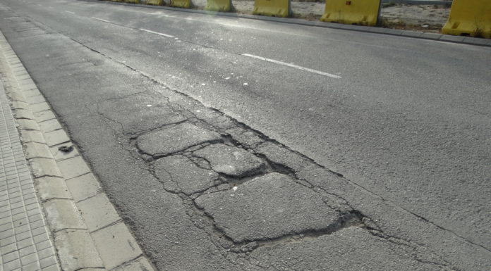 Queixes pels sots del carrer Motor