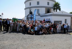 Veïnes i veïns de La Marina visiten les instal·lacions rehabilitades del far del Port