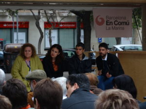 Barcelona En Comú arrenca la campanya electoral a la Marina parlant d’habitatge