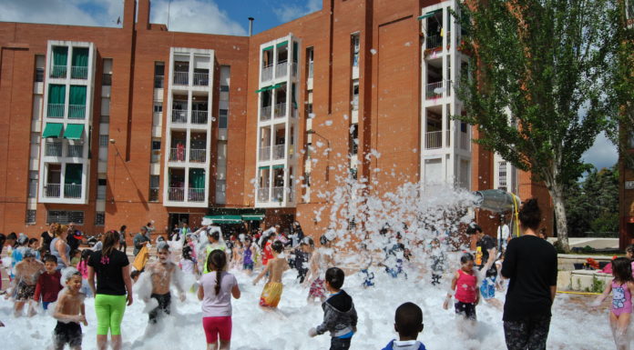 Can Clos, a punt per celebrar la seva festa major El cap de setmana del 9 a l'11 de juny la plaça del Mig acollirà activitats, exposicions, música i dinars populars en el marc de la Festa Major de Can Clos.