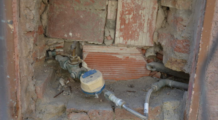 La Marina viu un episodi d’actes vandàlics a carrers, vehicles i propietats privades del barri