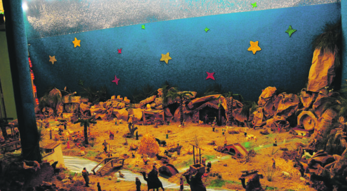 Rafael Sotillo va preparar el pessebre de Nadal de Can Clos amb els nois i noies del barri