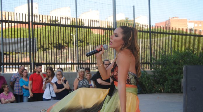 Rosario Mohedano aixeca al públic amb una actuació emotiva a Sant Cristòfol