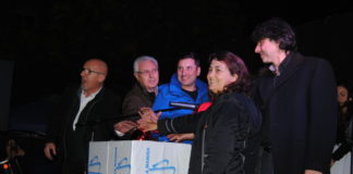 L’encesa de llums a La Marina arrenca la campanya de Nadal al districte