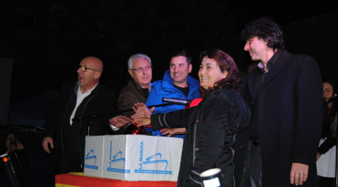 L’encesa de llums a La Marina arrenca la campanya de Nadal al districte