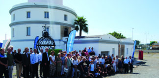 Veïnes i veïns de La Marina visiten les instal·lacions rehabilitades del far del Port